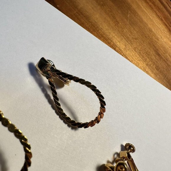 Lot of 2 Both signed Gold Tone Clip On Earrings Napier / Monet - Picture 2 of 12